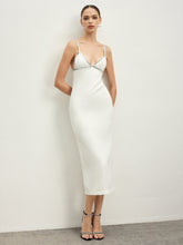 Camisole-Kleid mit Schlitz und Metallbesatz